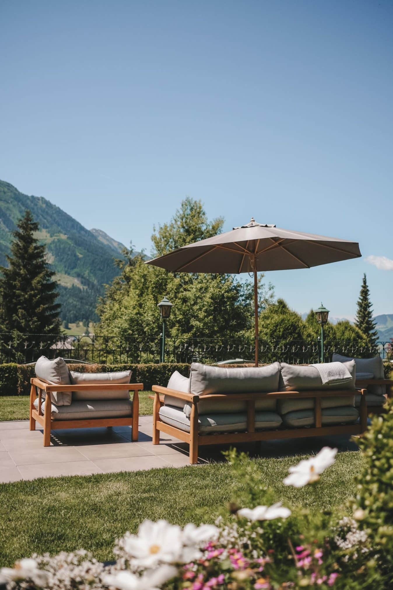 Gartenmöbel vom Hotel Oberforsthof