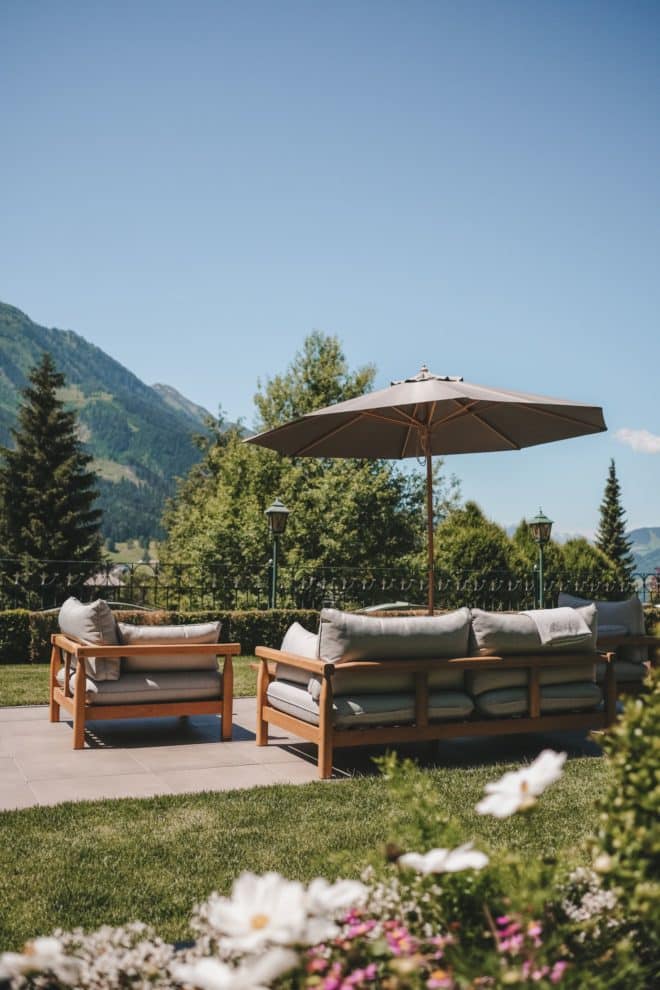 Gartenmöbel vom Hotel Oberforsthof