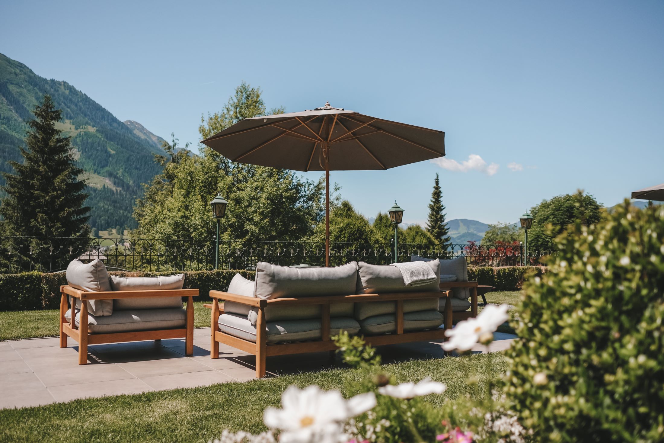 Gartenmöbel vom Hotel Oberforsthof