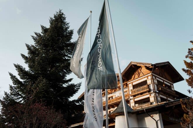 Außenansicht im Sommer vom Hotel Oberforsthof